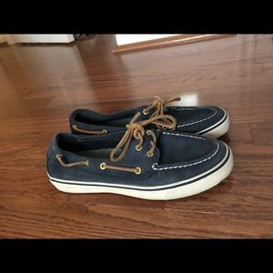 Sperry Boat Shoes in navy blue with brown ties